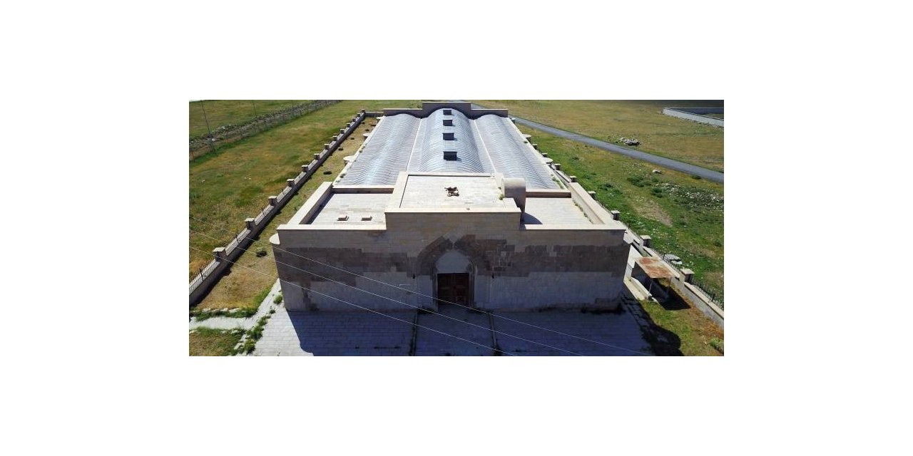 Iğdır Üniversitesi Ejder Kervansarayı’nı bünyesine kazandırmak için ön kabul aldı