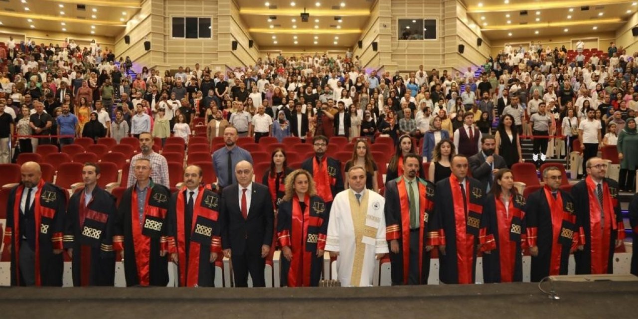 ERÜ Hukuk Fakültesi 16. dönem mezunlarını verdi