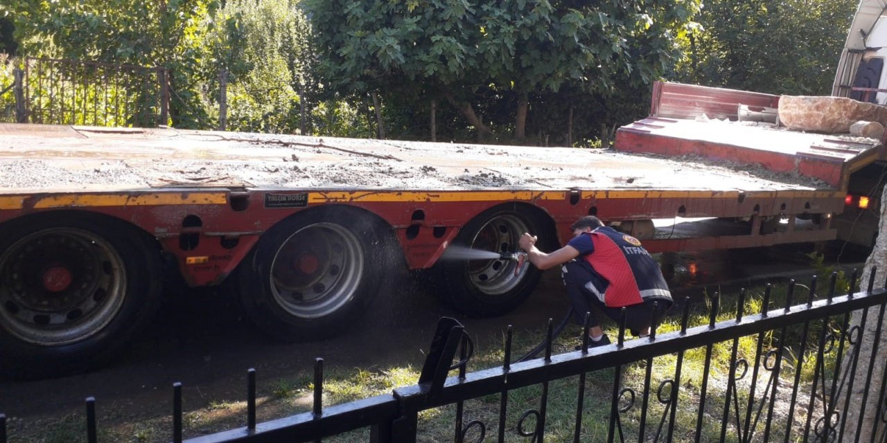 Seyir halindeki tır alev aldı