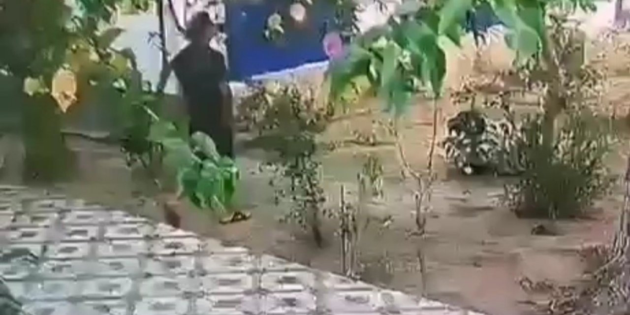 Önce yemek yedi, sonra paraları çaldı