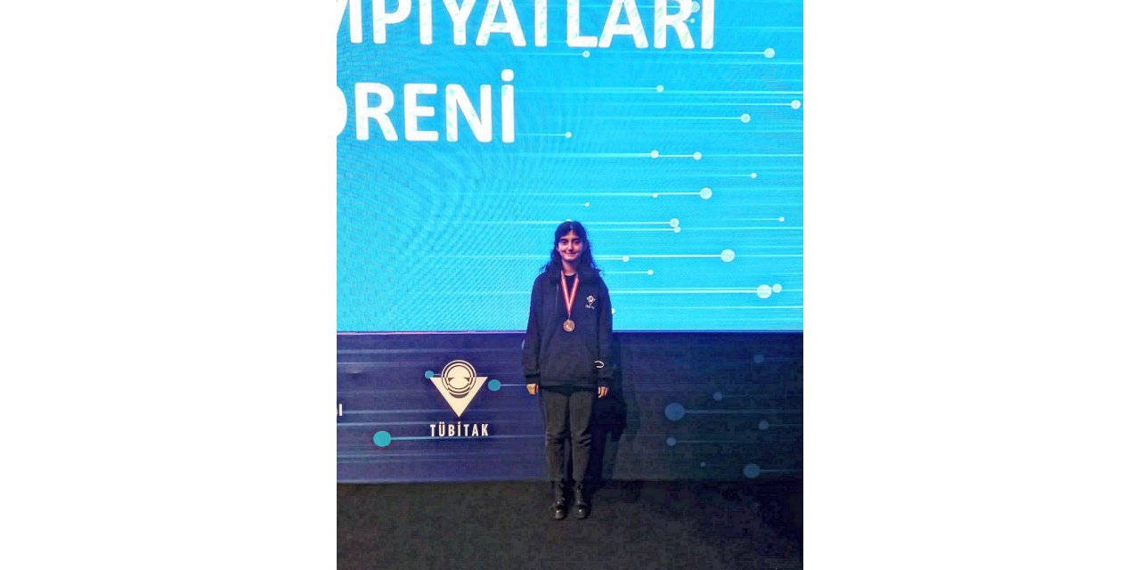 Depremzede liseli Duru, Kızlar Bilgisayar Olimpiyatında Avrupa Şampiyonu oldu