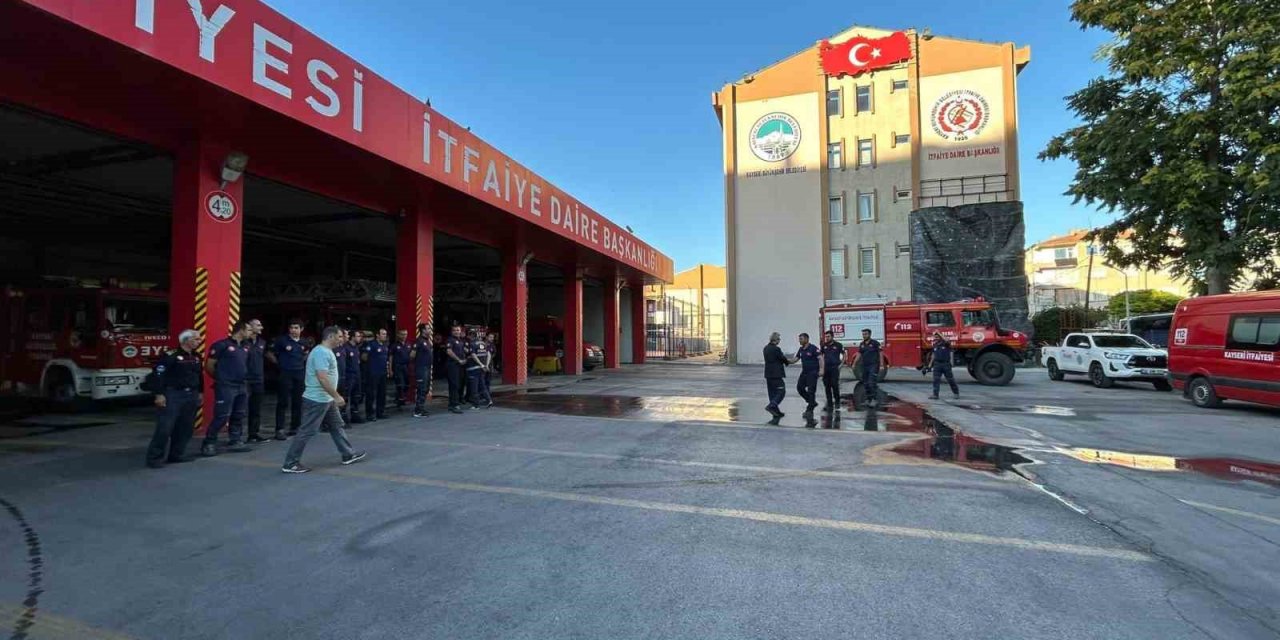 Antalya’daki yangınlarda canla başla görev yapan Kayseri İtfaiyesi kente döndü