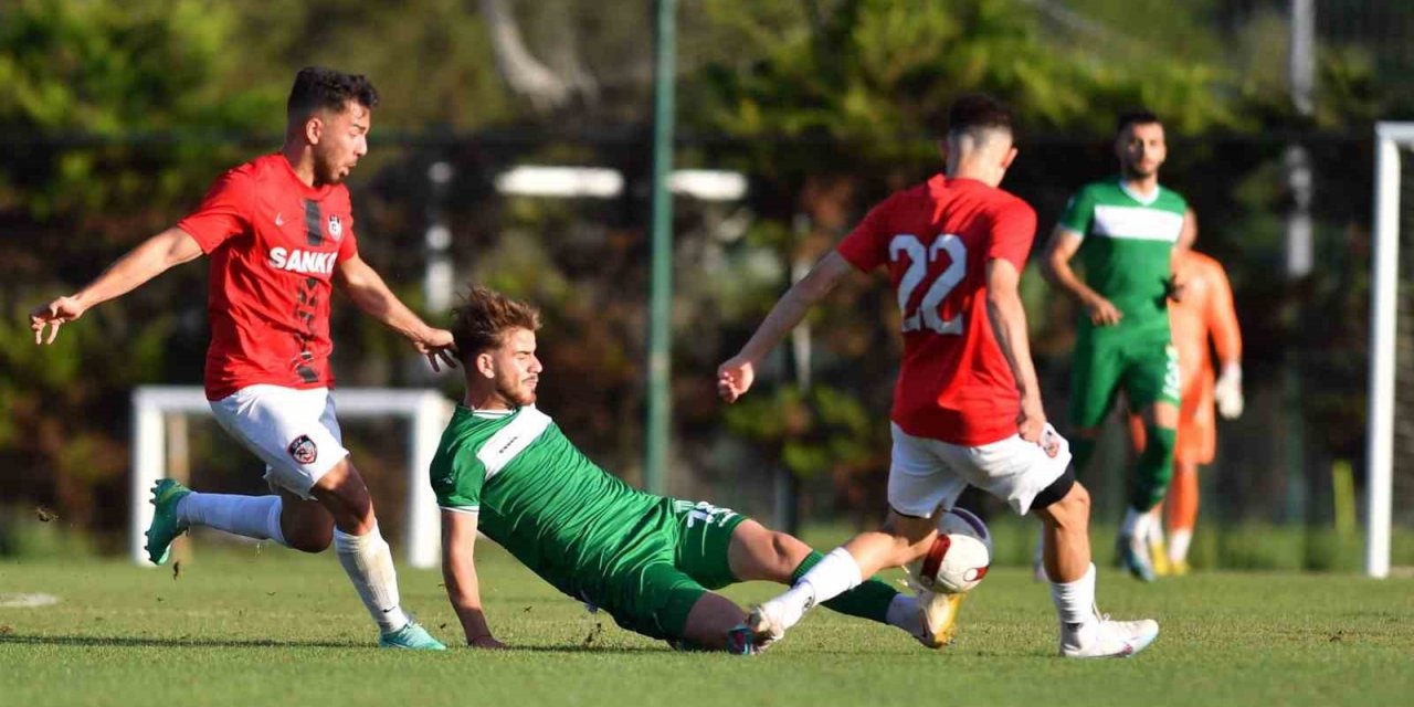 Bursaspor hazırlık maçında Gaziantep FK ile berabere kaldı