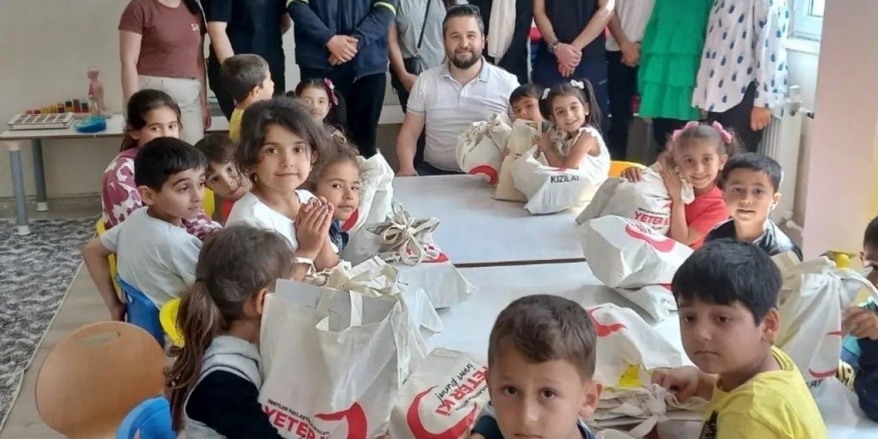 ÇAKÜ’den deprem bölgesine ‘gelişim destek çantası’ yardımı