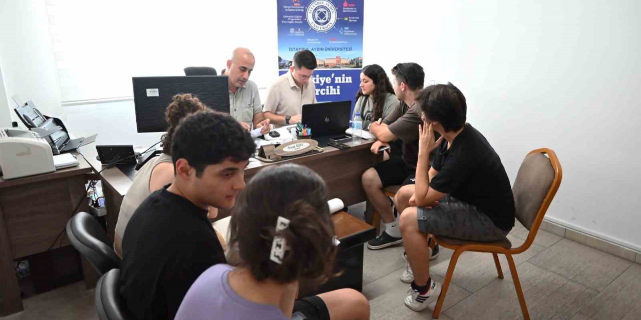 Öğrencilere ücretsiz üniversite tercih danışmanlığı