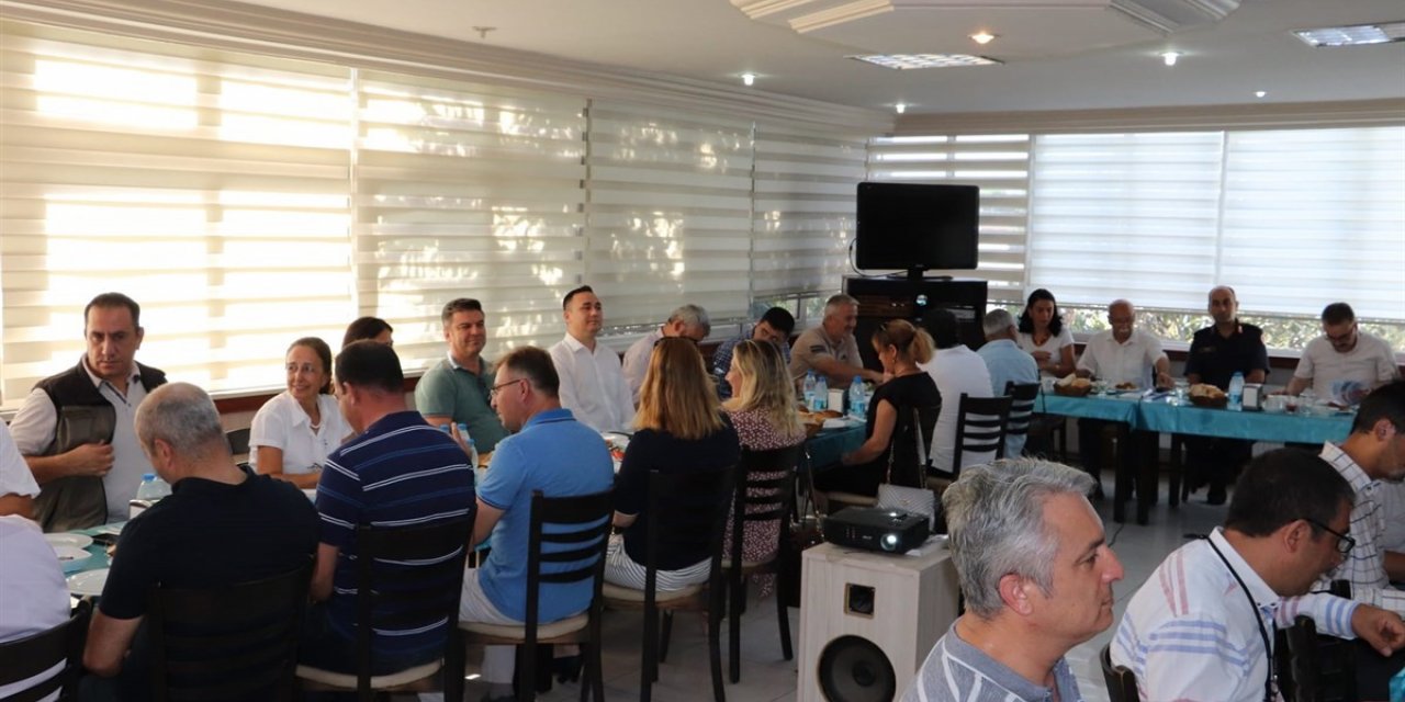 Edremit’te hayat boyu öğrenme faaliyetleri değerlendirme toplantısı yapıldı