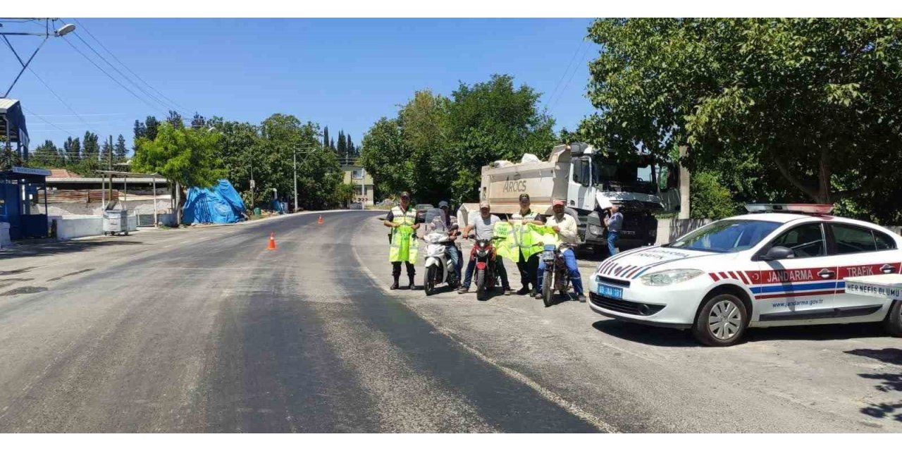 Jandarma ekipleri motosiklet sürücülerini uyardı