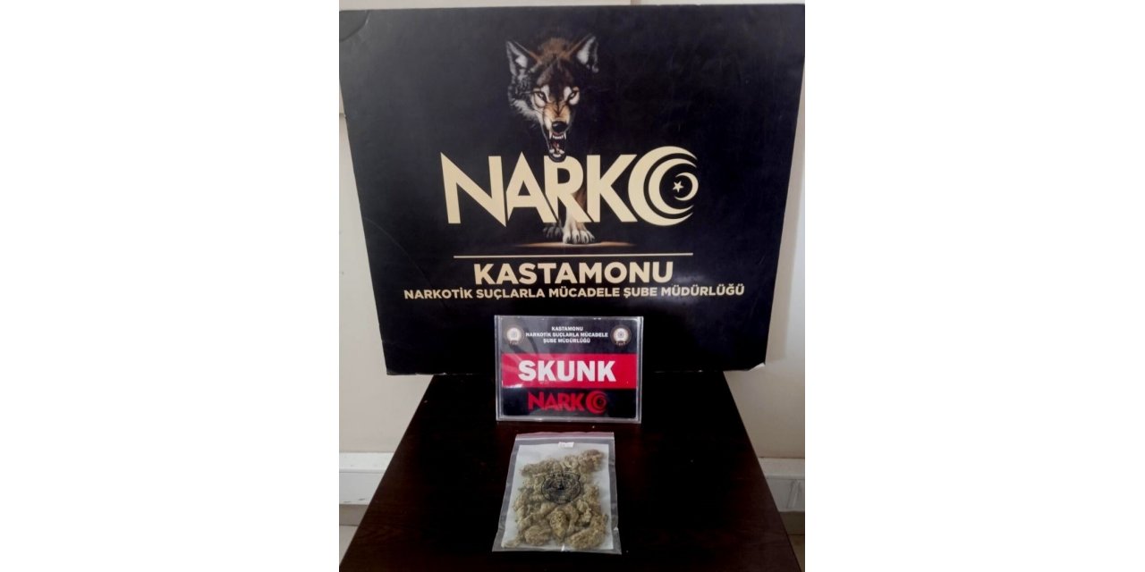 Polis ekiplerinin durdurduğu araçtan uyuşturucu çıktı: 2 gözaltı
