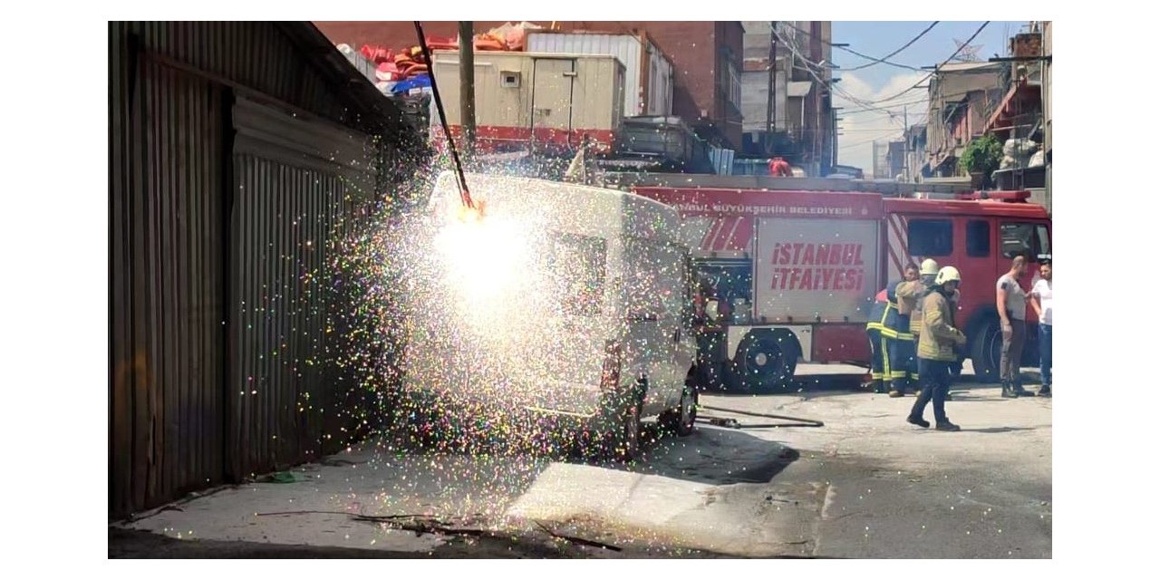 Sultangazi’de elektrik kabloları bomba gibi patladı