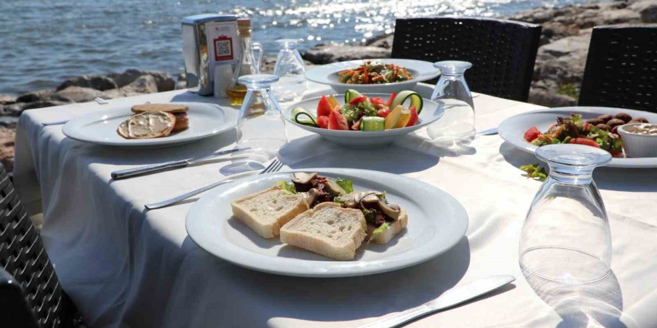 Bayraklı’da glütensiz ve vegan ürünlere ilgi