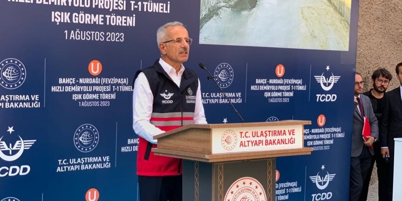 Bakan Uraloğlu, Bahçe - Nurdağı demiryolu tüneli ışık görme törenine katıldı