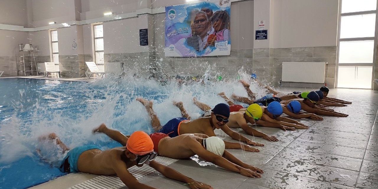 Büyükşehir’in Sarıoğlan Çiftlik Kapalı Yüzme Havuzu hizmete başladı