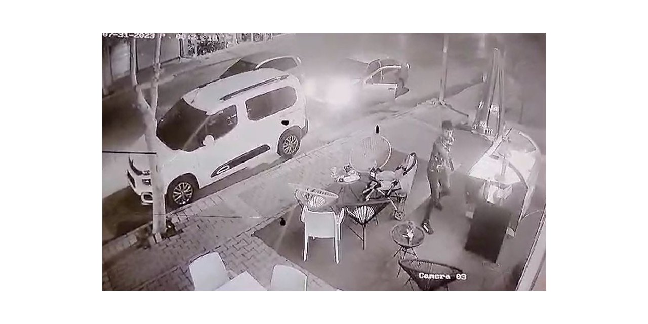 Pastanede dehşet anları: Kovaladığı kişiyi tabancayla vurarak yaraladı