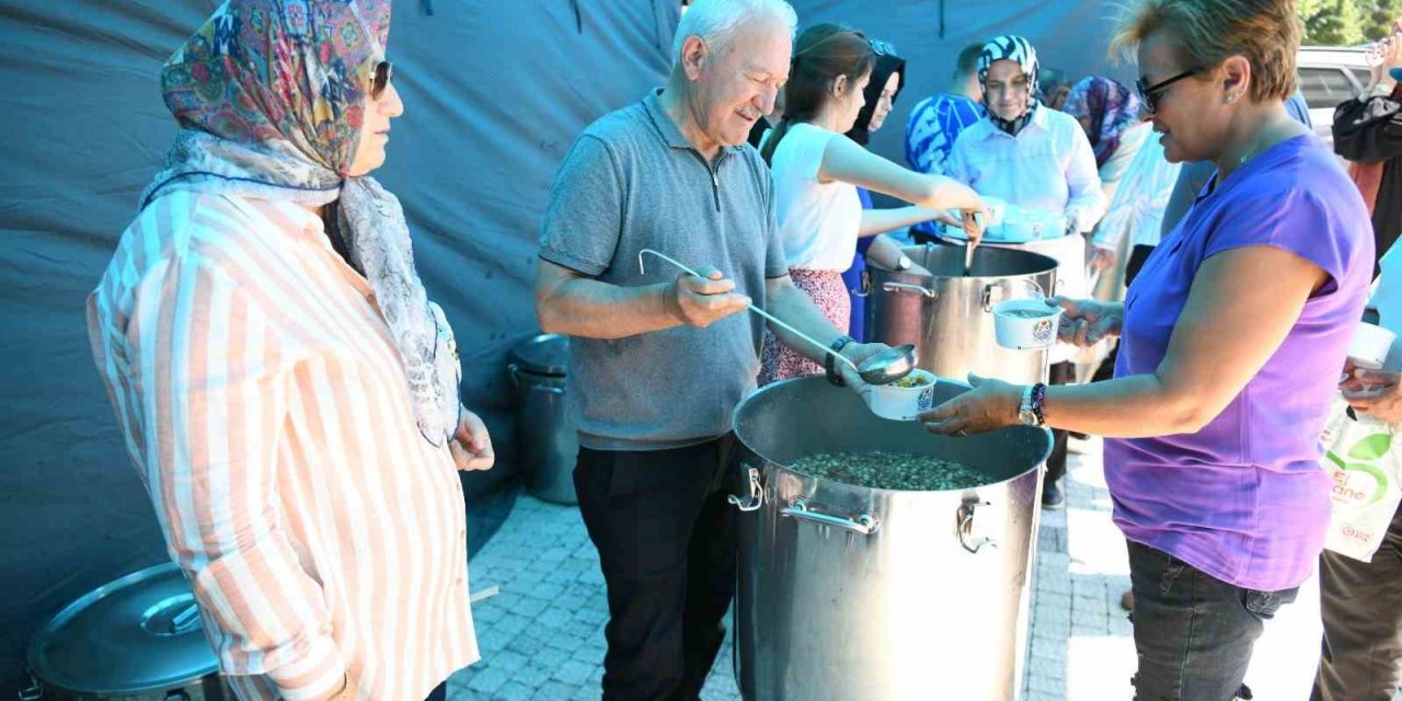 Lapseki Belediyesi aşure geleneği devam ediyor