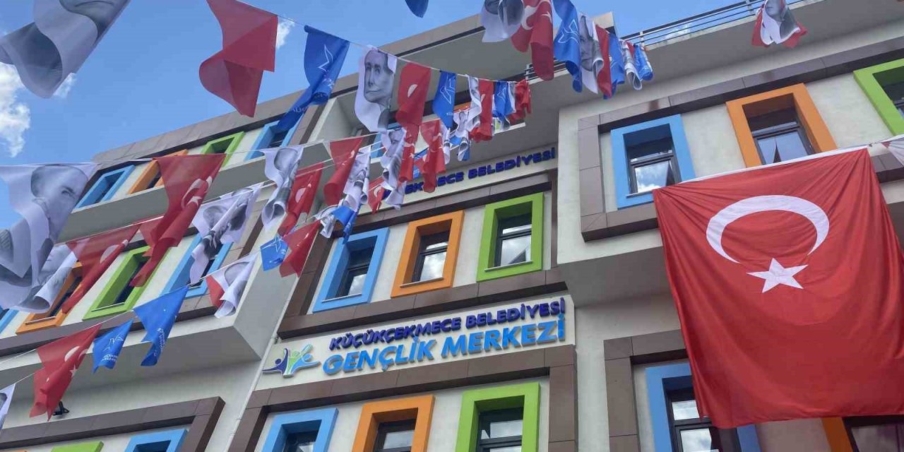 Küçükçekmece’de Halkalı Gençlik Merkezi’nin açılışı yapıldı