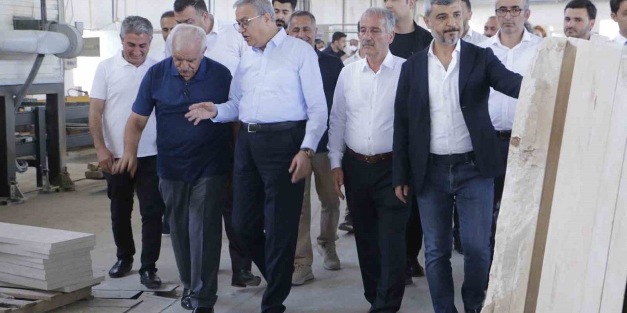 Vali Su, OSB’de faaliyet gösteren fabrikaları inceledi