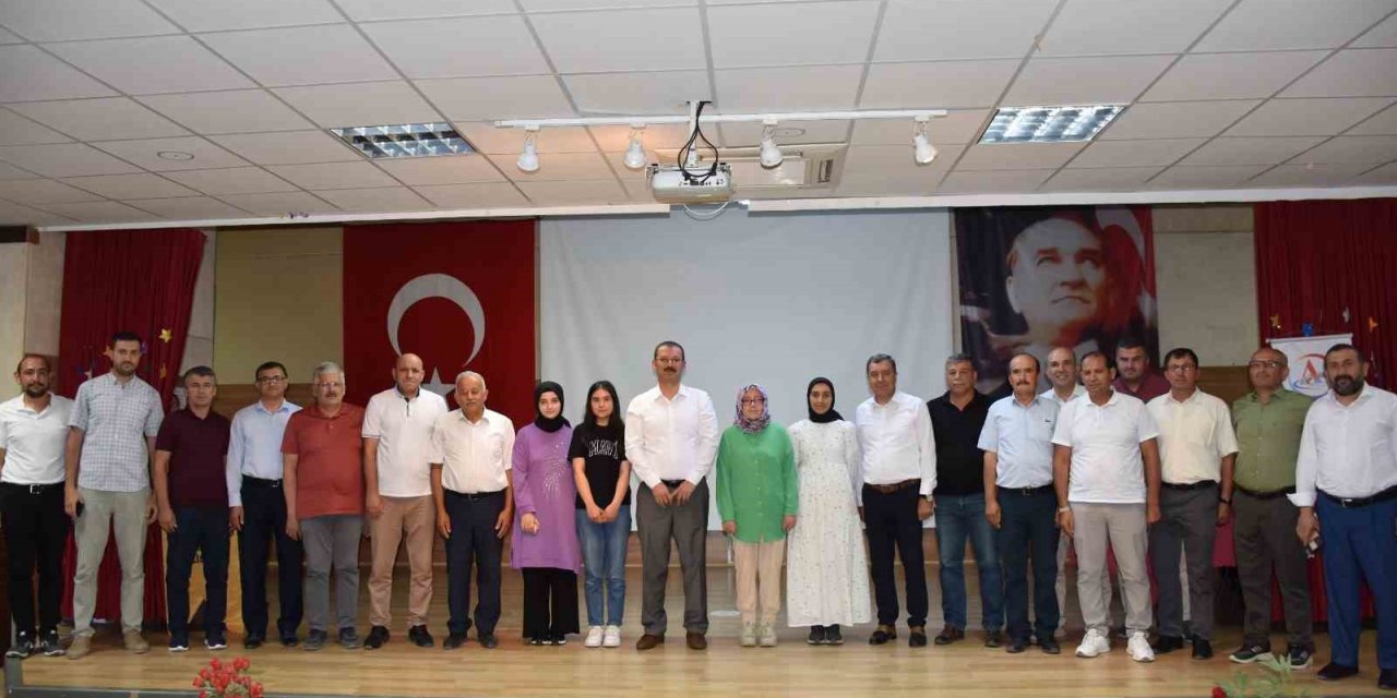 İmam hatipli gençler, altınla ödüllendirildi