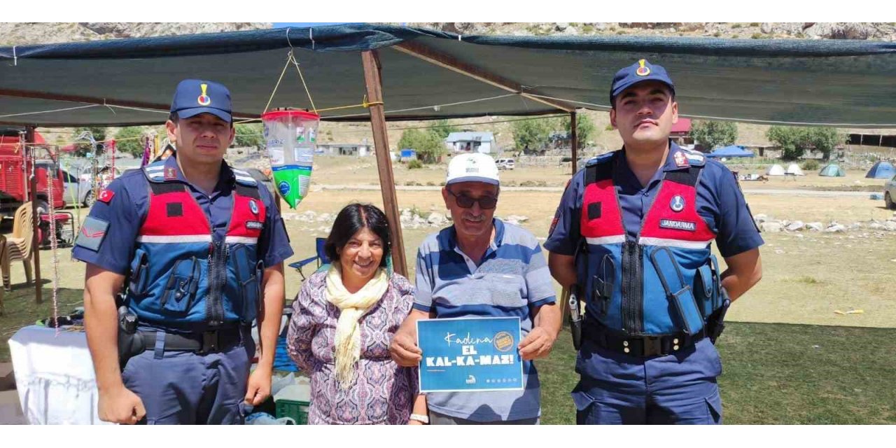 Jandarma şenlikte “kadına şiddette” dikkat çekti