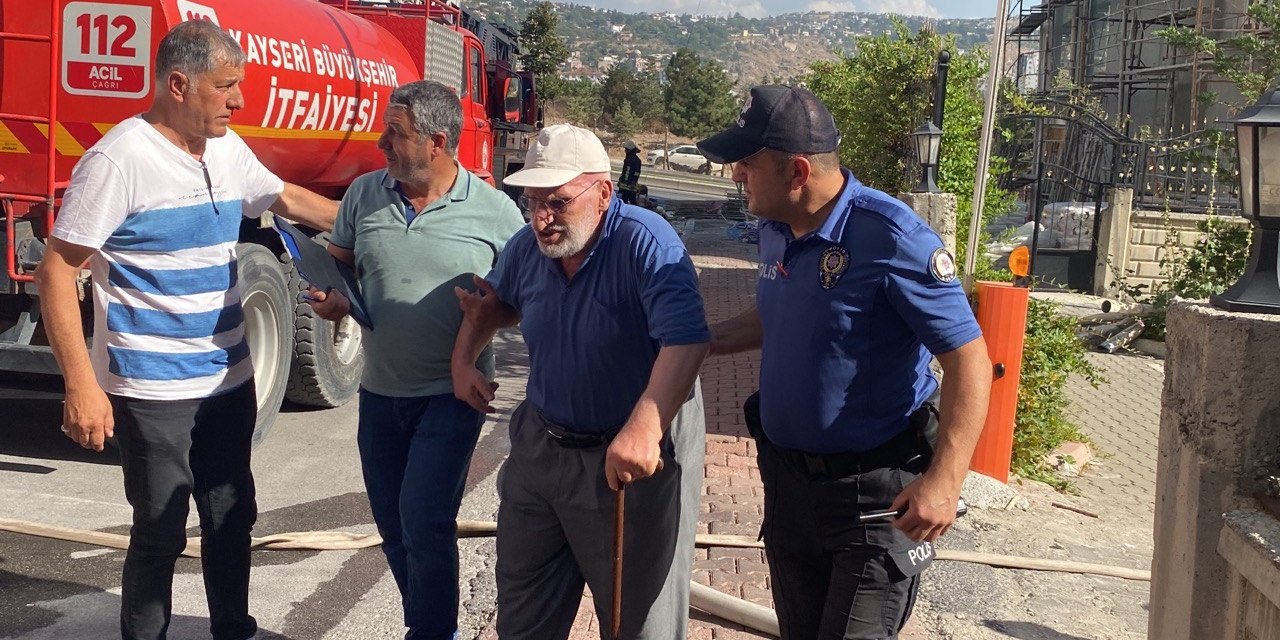 Kayseri’de yangında binada mahsur kalanlar kurtarıldı
