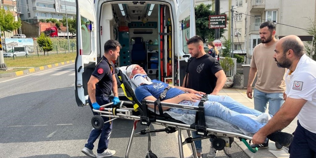 Motosiklet otomobile çarptı