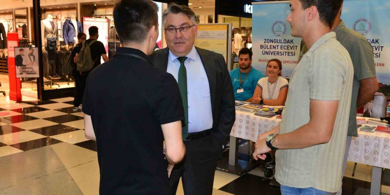 Rektör Özölçer, üniversite adayı öğrencilerle buluştu