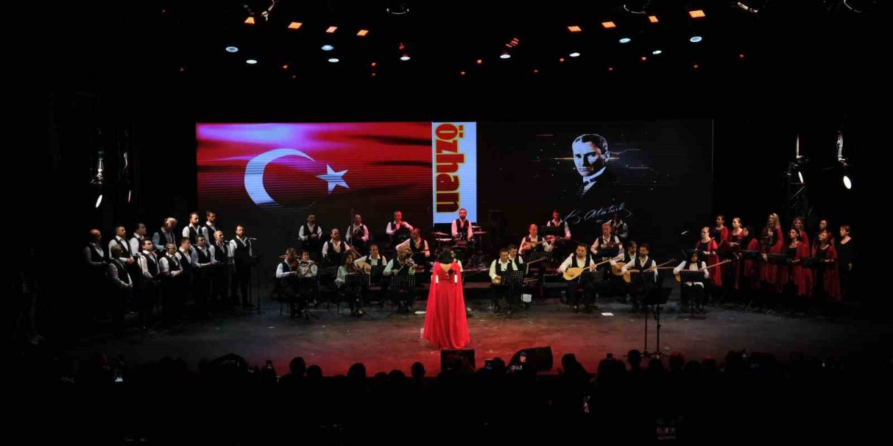 Dilek Türkan Bursalıları mest etti