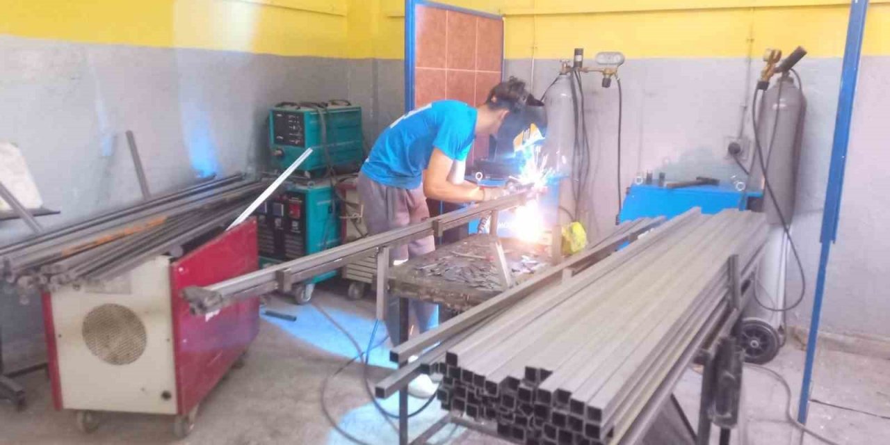 Gediz’de sanayi, belediye ve okul birlik oldu, ciro 2 milyonu buldu