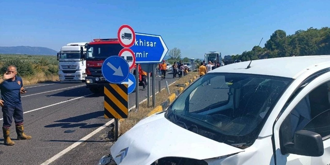 Manisa’da trafik kazası: 3’ü yabancı uyruklu 4 yaralı