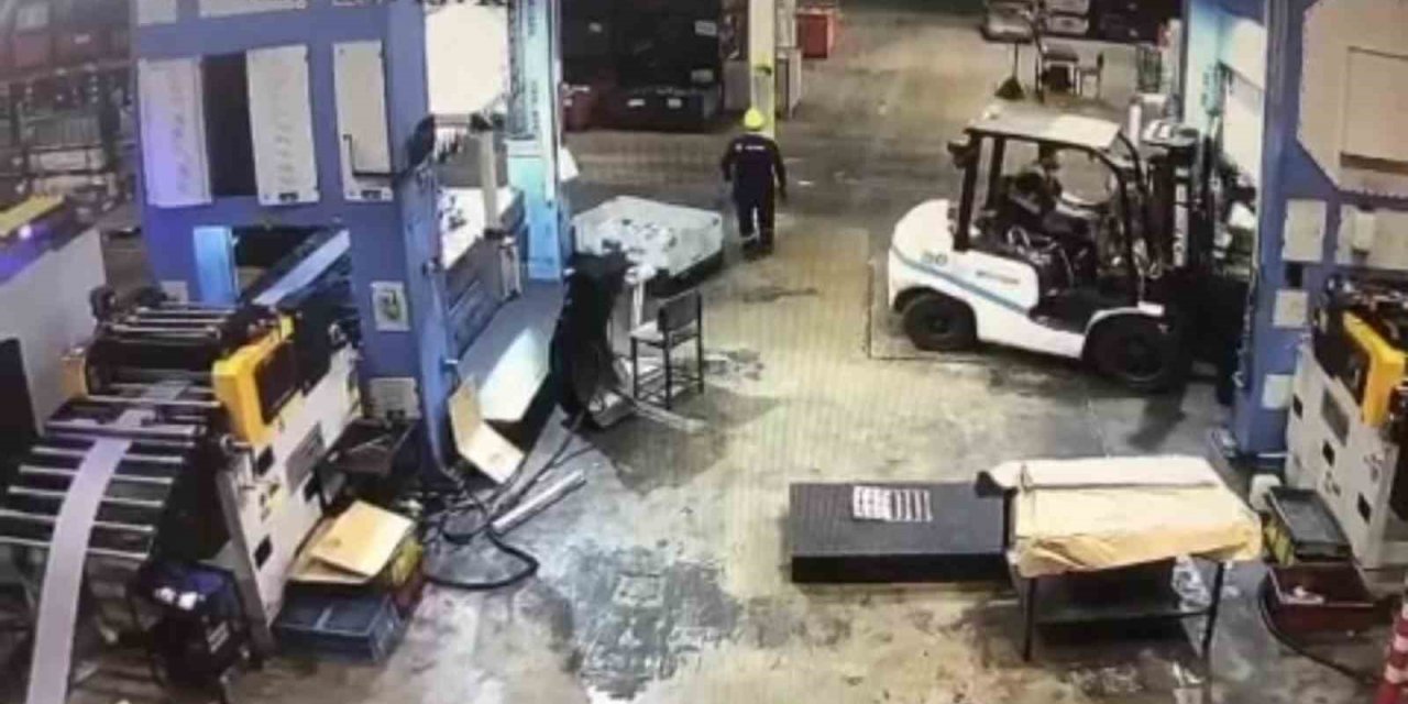 Forkliftin geri manevrasıyla sıkışan işçi hayatını kaybetti