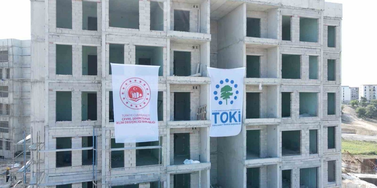 Bakan Özhaseki: “Adana’da 21 bin 21 konut inşa edilecek”