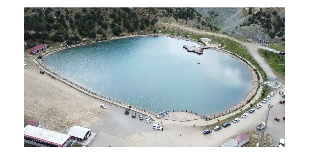 Ergan Dağı, göl manzarasıyla yaz aylarında misafirlerini ağırlıyor