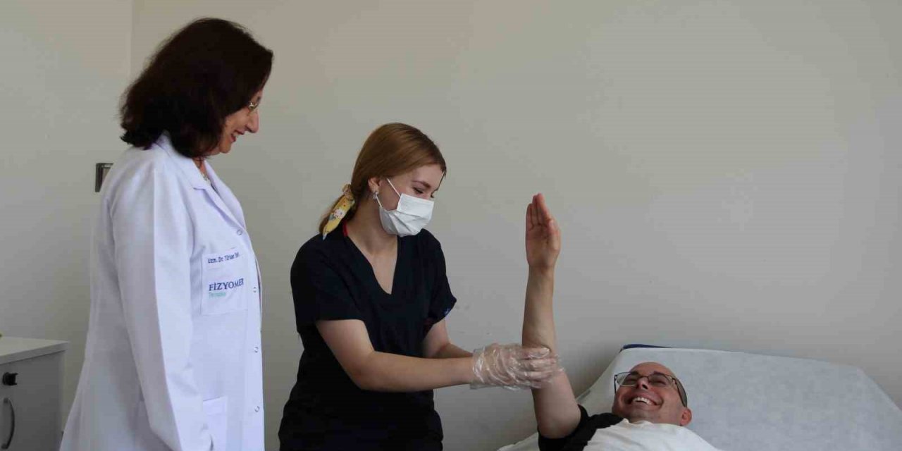 Sağ kolu adeta felç olan adam 4 ayda tekrar hareket kabiliyeti kazandı