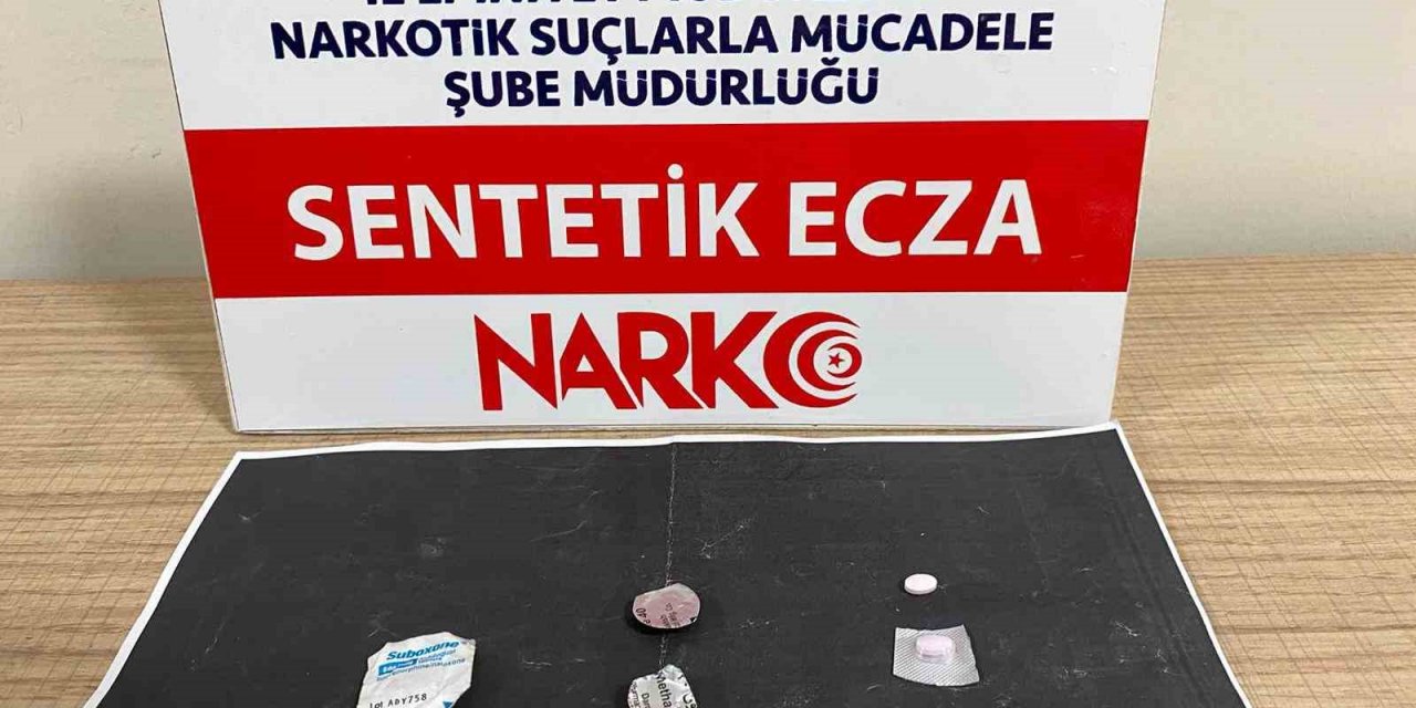 Kütahya’da bir araçta uyuşturucu hap ele geçirildi