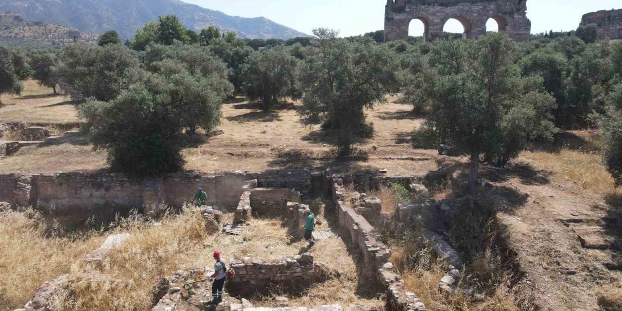 Efeler’den Tralleis kazılarına destek