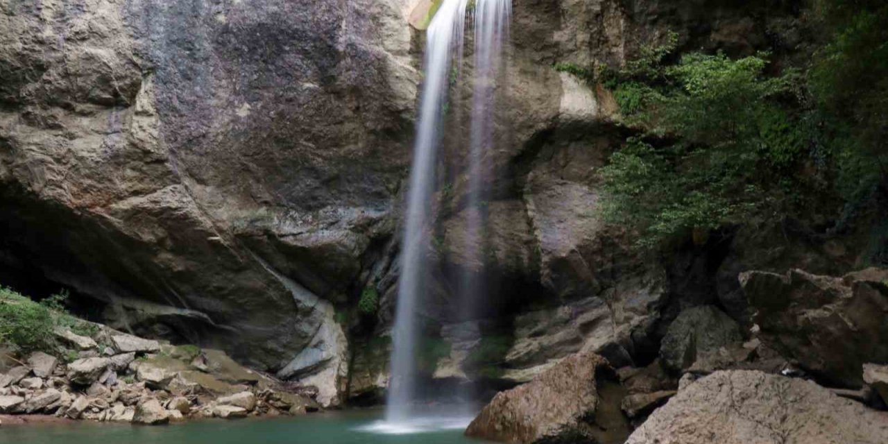 Bu güzelliği görebilmek için kilometrelerce yol yürüyorlar