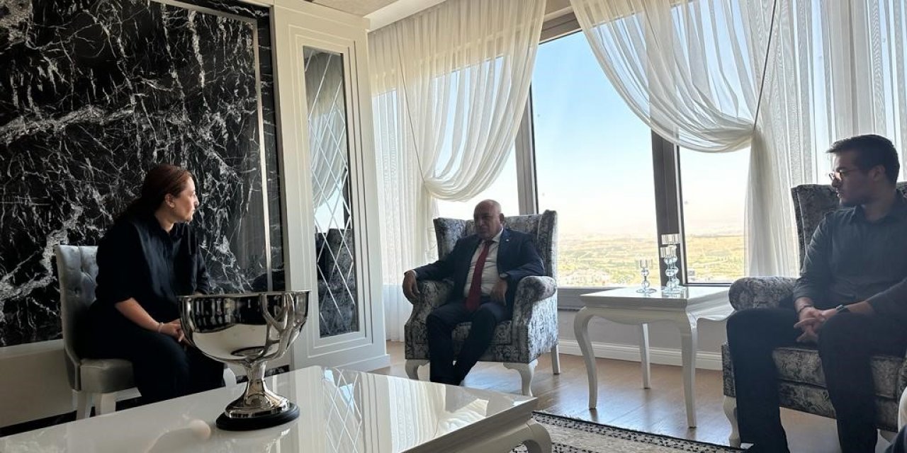 Başkan Büyükekşi’den Mustafa Artuç’un ailesine taziye ziyareti