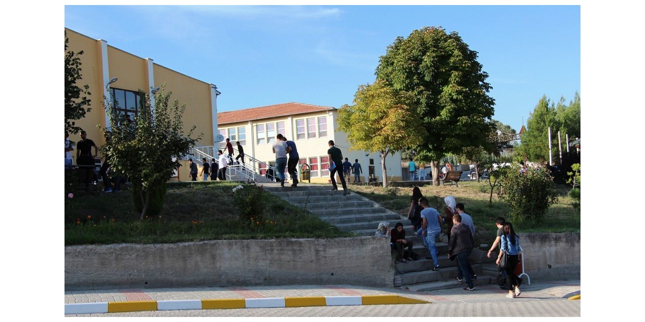 Gediz Meslek Yüksekokulu 11 bölümü ile yeni öğrencilerini bekliyor