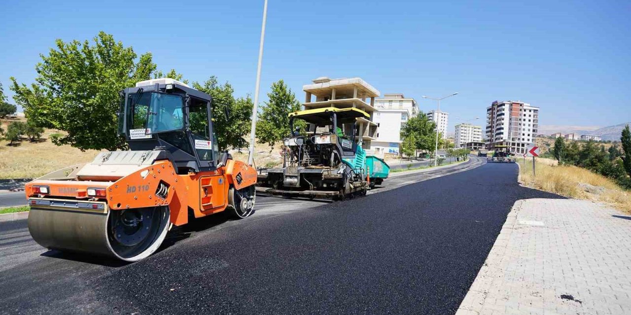 Kahramanmaraş Büyükşehir, Adil Erdem Bayazıt Bulvarı’nı yeniliyor