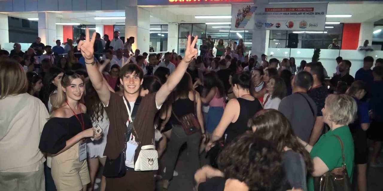 ‘Uluslararası Atakum Halk Dansları ve Müzik Şenliği’ başladı