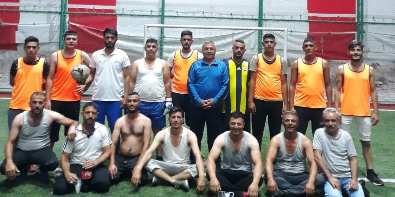 Altıntaş’ta halı futbol turnuvası