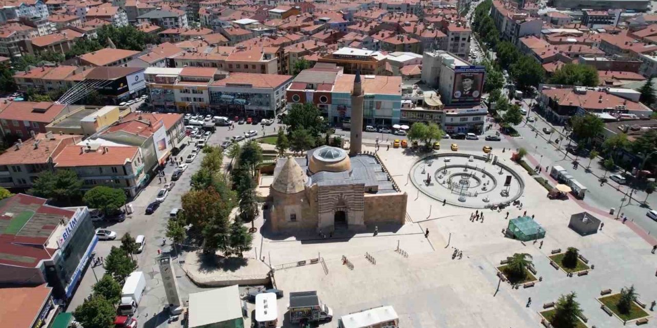 Hirfanlı Baraj Gölü Yelken yarışları tanıtımı tarihi Cacabey Meydanında yapıldı