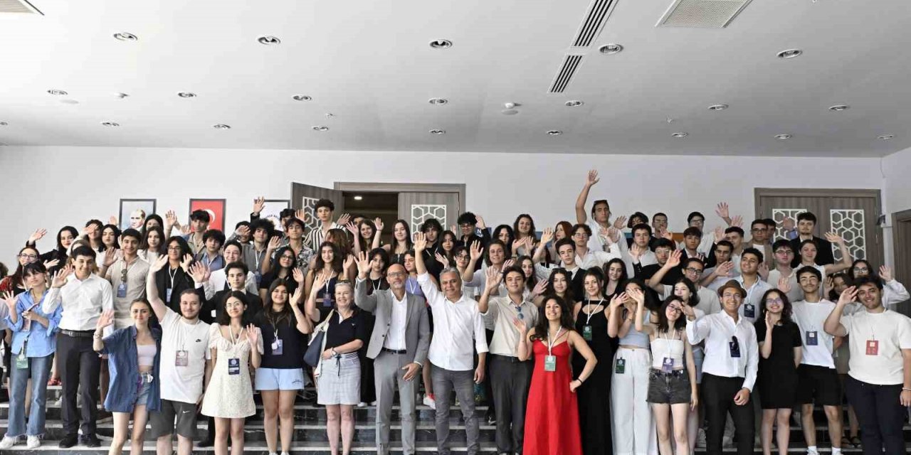 Başkan Uysal: “Gençler değiştirebilir”