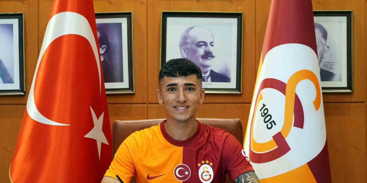 19 yaşındaki Caner Doğan, Galatasaray ile profesyonel sözleşme imzaladı