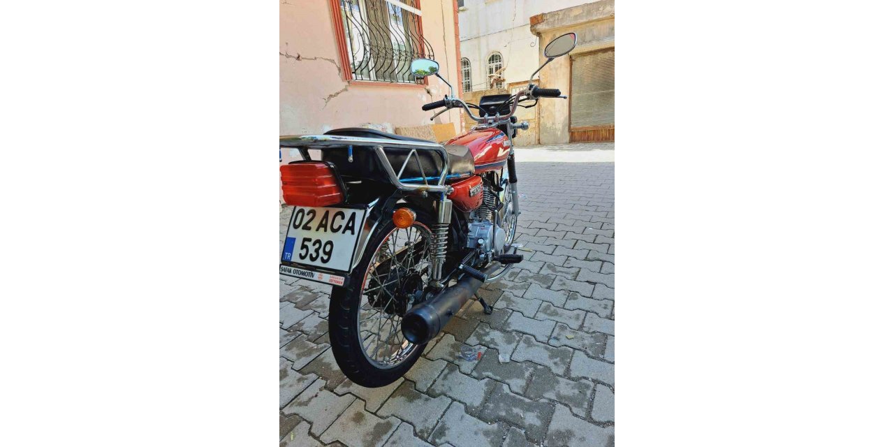 Park halindeki motosiklet çalındı