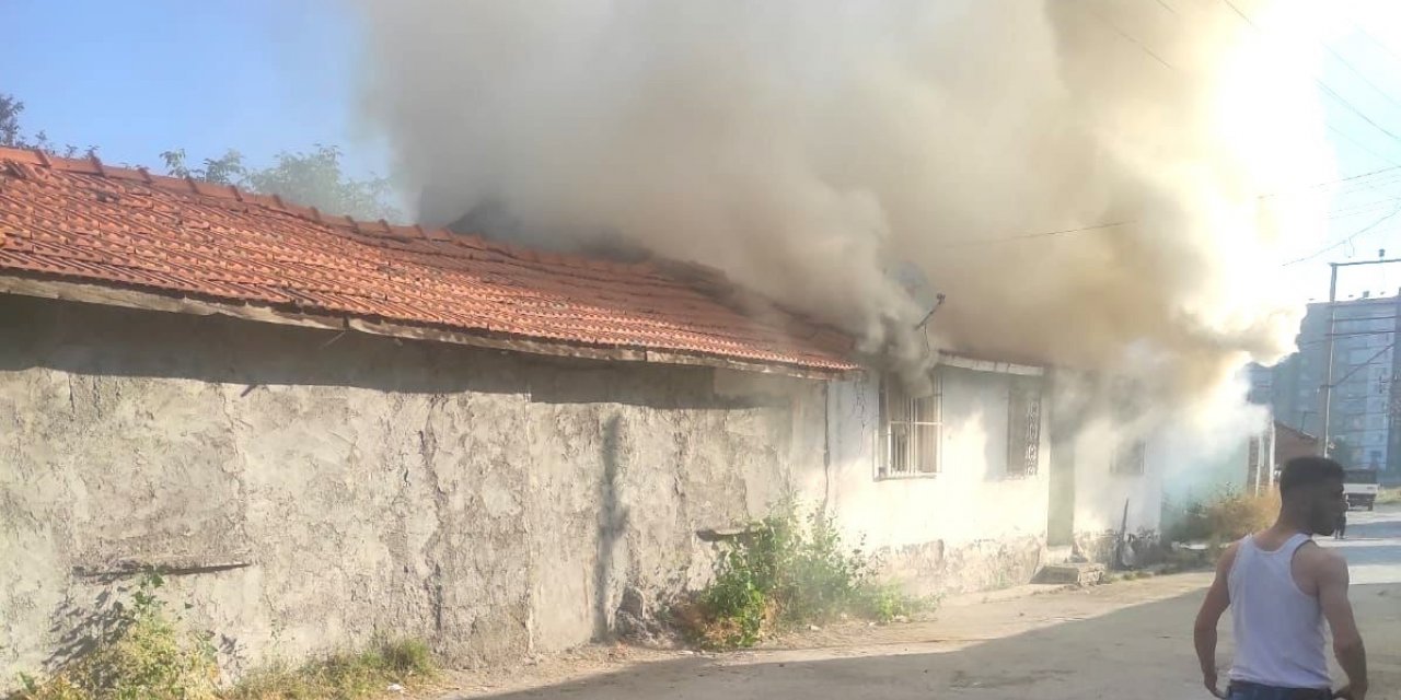 Kütahya’da ev yangını büyümeden söndürüldü
