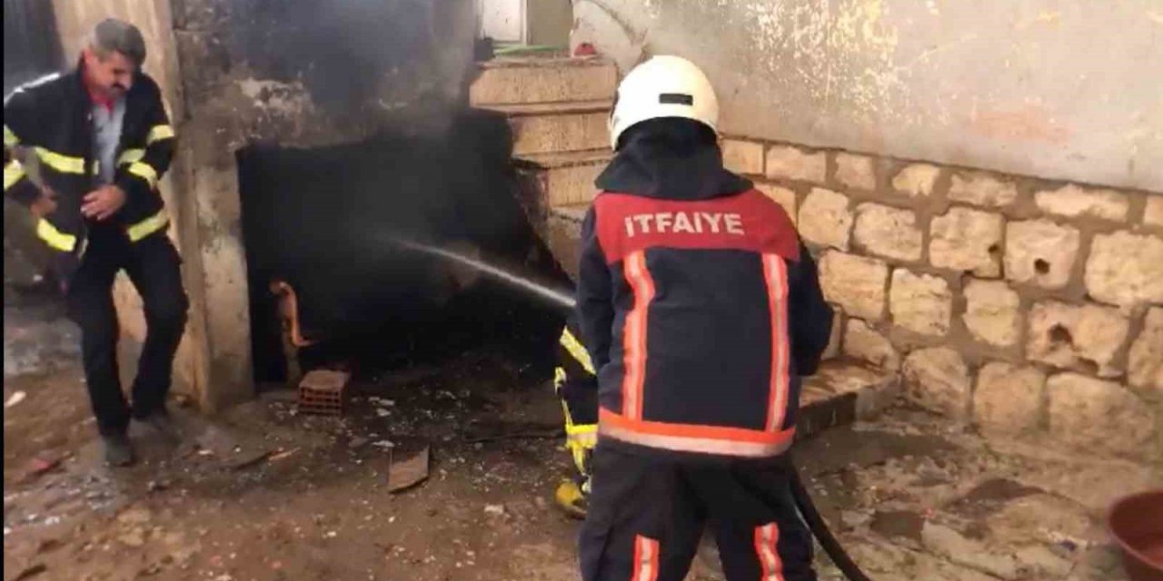 Siirt’te bir evin deposunda yangın çıktı