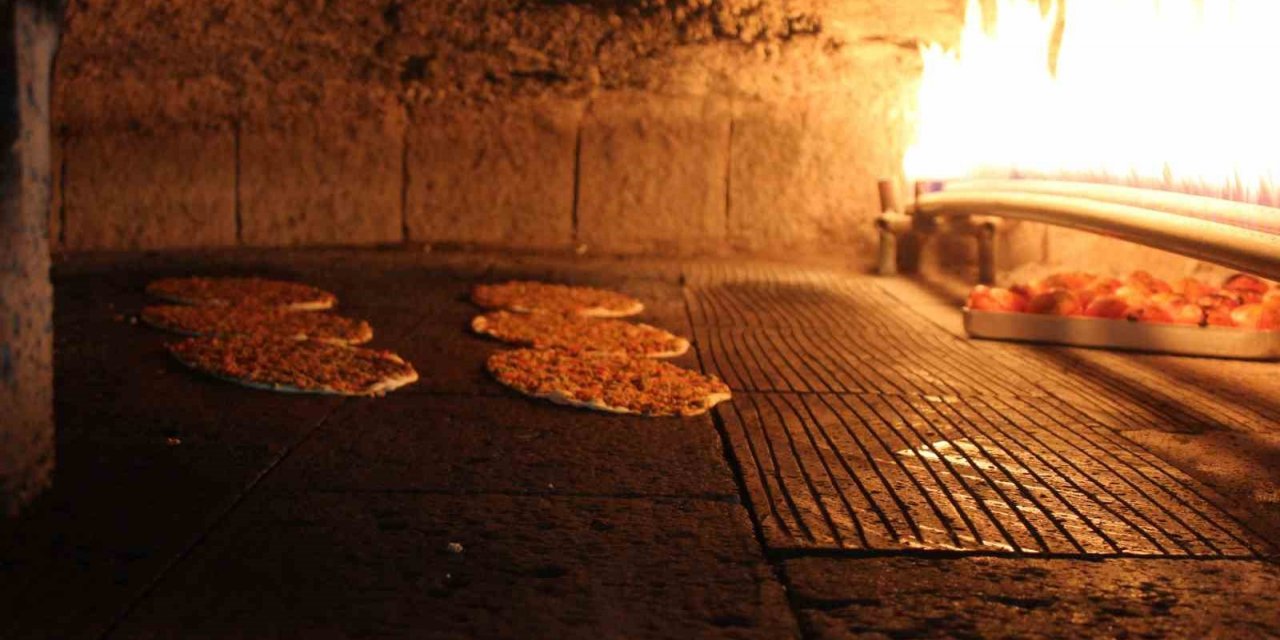 Online yemek siparişlerinde en çok lahmacun tercih edildi