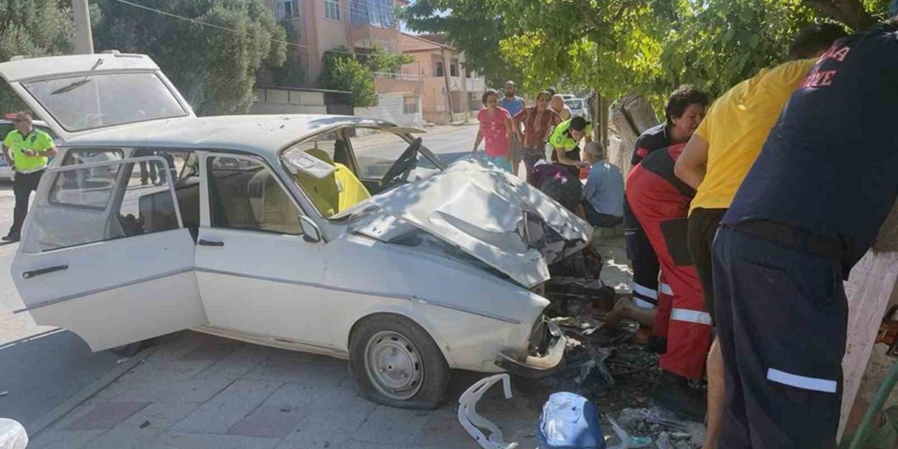 Direk ile araç arasında kaldı, bacağı koptu