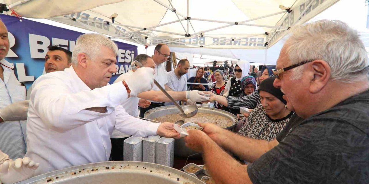 Erenler’de aşure ikramı