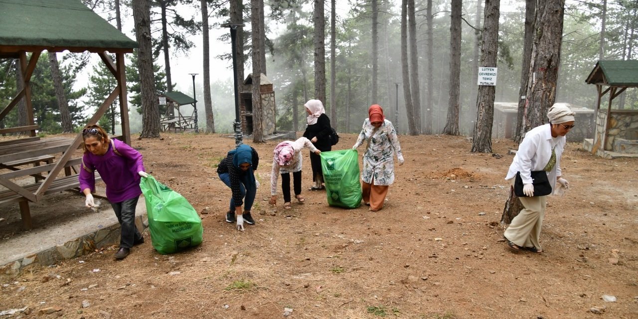 Zorkun Yaylası şenlik tepesinde çevre temizliği yapıldı